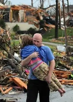 《飞来横祸》：意外降临，命运巨变，笑与泪的交织